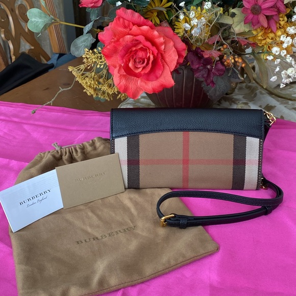 AUTH BURBERRY ,Henley check leather wallet on chain, clutch, crossbody bag. - Picture 4 of 16